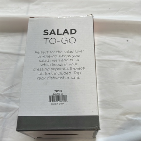 Salad to- go 5 piece set . New in box - Picture 3 of 6